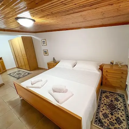 Villa 98 Tirana