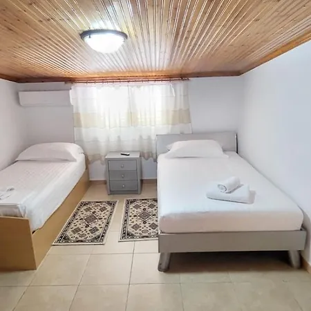 Villa 98 Tirana